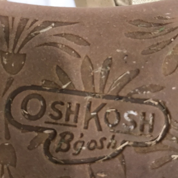 SZ 2 m OSH KOSH GOLDEN SANDLES. VELCRO GET ON/OFF. Good condition - Picture 4 of 7